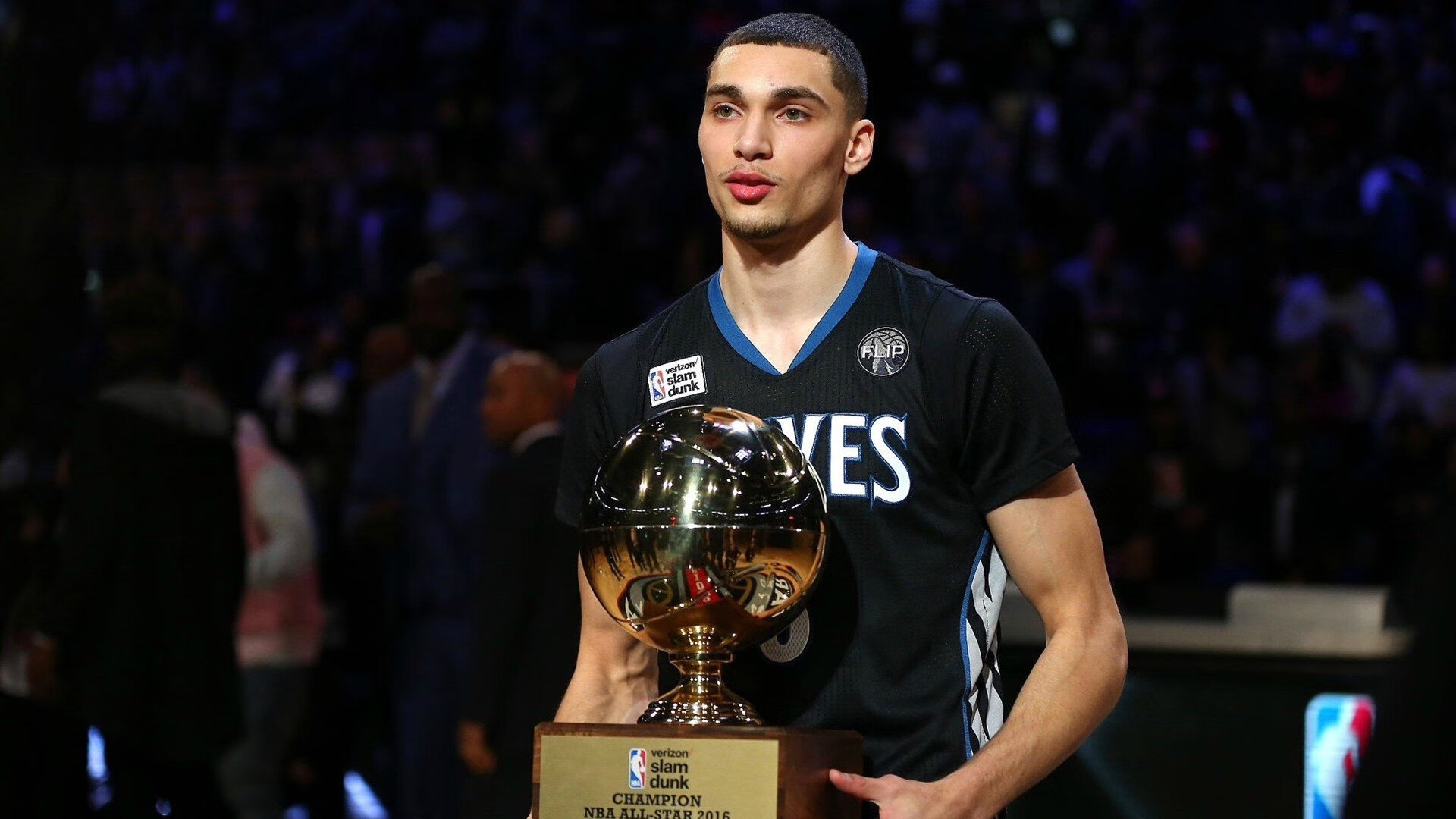 中超球队主场球迷互动活动开展,球迷给中超球队设计的队徽